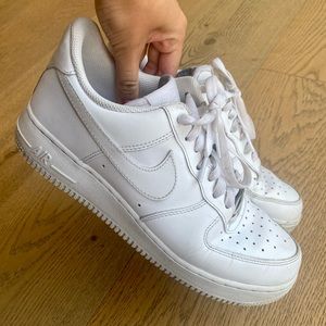 NIKE AIR FORCE 1’s MEN SIZE 9.5